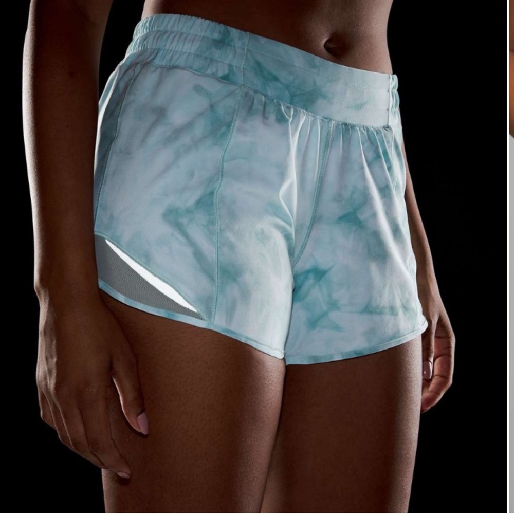 Lululemon Hotty Hot Low-Rise Lined Short